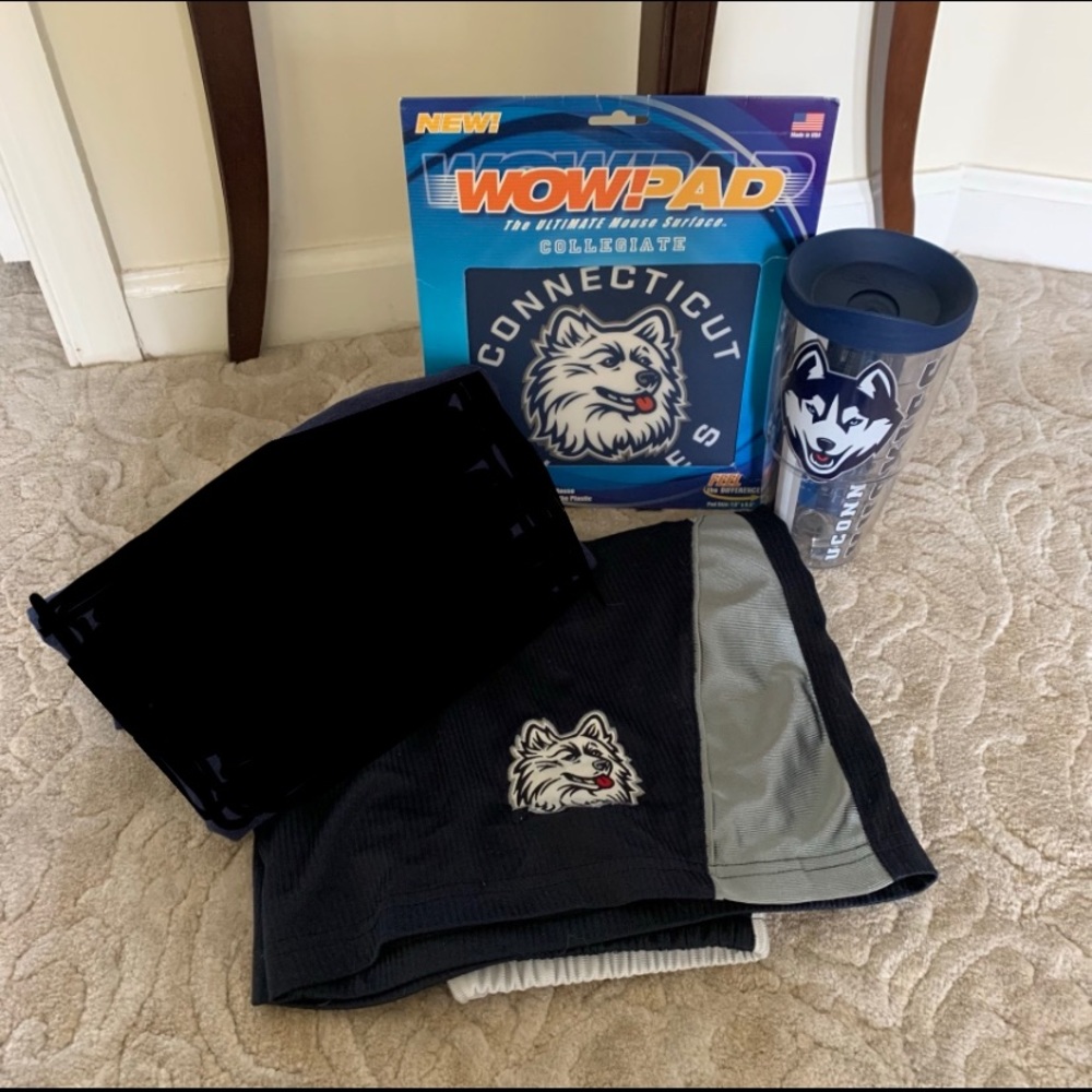 Vintage UCONN shorts 🐾 + free gift cup & mousepad